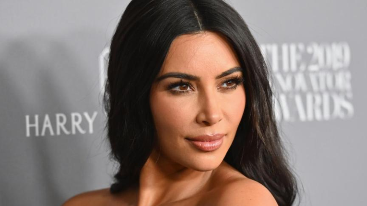 Desde la playa Kim Kardashian lució una bikini y las miradas se posaron sobre ella