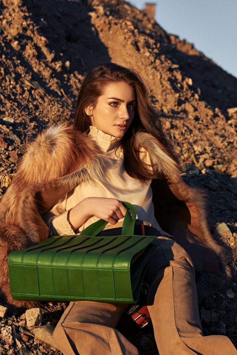 Frente Al Espejo La Hija De Paul Walker Desata Pasiones Con Un Revelador Micro Bikini