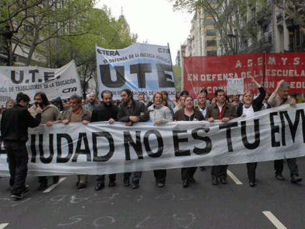MDZol | De no llegar a un acuerdo en la reunión de hoy, docentes de Capital harán paro mañana y pasado.