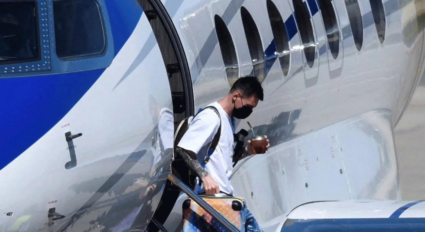 Messi aterrizó este martes en París junto a su familia. Foto: Reuters