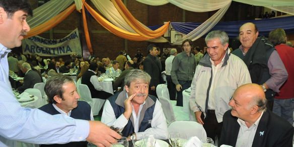 Festejando la candidatura a presidente de cobos N