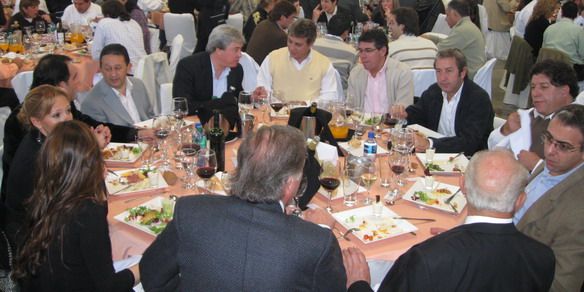 Jaque cobos y la mesa de los bodegueros del este N