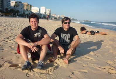 Sentados_en_la_playa