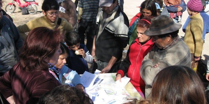 Usurpadores se organizan Adriana atiende N pobreza