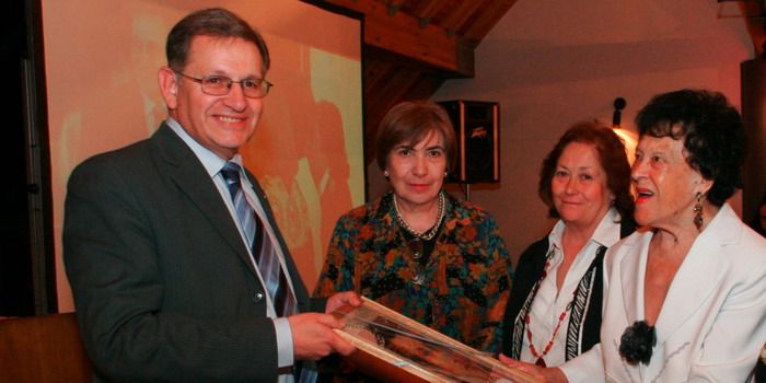 Distincion del instituto belgraniano al dr edgardo fernandez 1