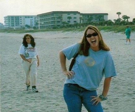 Chica en la playa interior