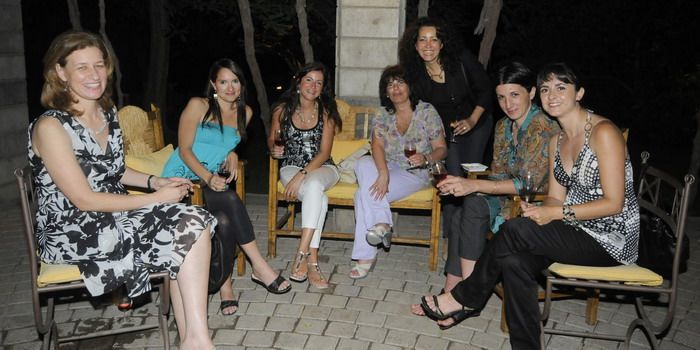 Parte del equipo del Fondo Vitivinícola junto a la encargada de Tursmo de Zuccardi, Susana Esquinazi.jpg 1