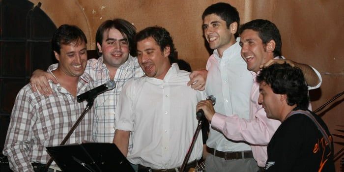 086 Rodolfo Carlen, Andrés Marín, Ricardo Lucas, Andres Mondatti y Pablo Calcagno, del sector Compras y Marketing de Vea y Jumbo, haciendo karaoke.jpg 1