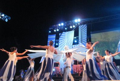 Bailarines celeste y blanco P