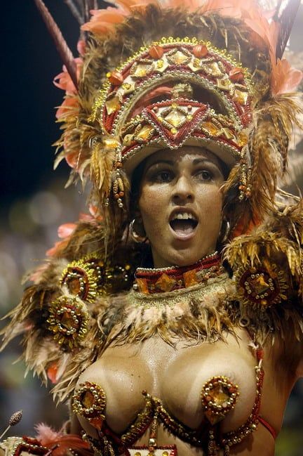 Carnaval tetas interior