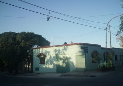Droga guaymallen zapatillas en la esquina