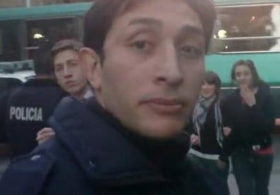 Policia acusado de agredir a artesanos