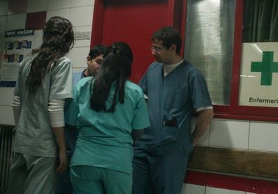 Guardia del hospital central - profesionales hablando