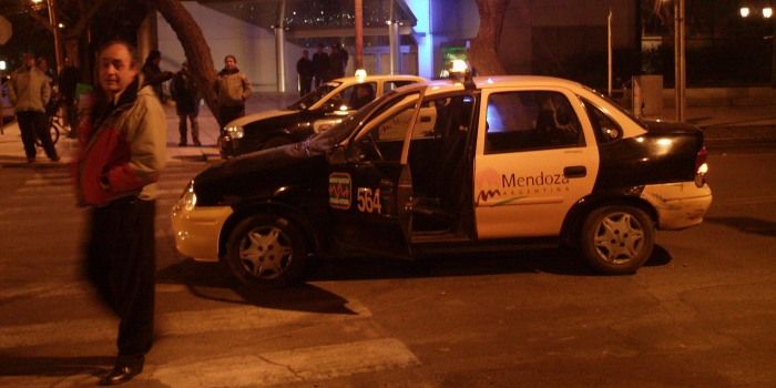 Choque taxi 25 de mayo sarmiento interior