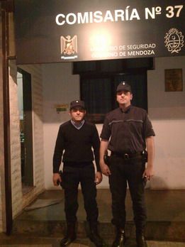 Policias salvaron chico zanjon Cacique Guaymllén