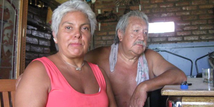 Salinas junto a su esposa N