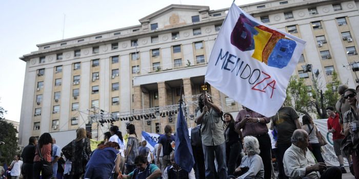 Vigilia - Sentencia Represores - Casa de Gobierno - NOTA