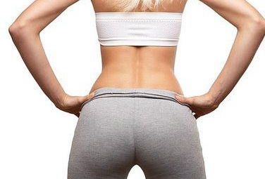 Chica ejercicio cola gimnasio interior