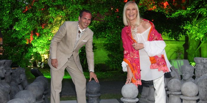 Javier Iturrioz y Teresa Frías jugando al ajedrez gigante en Pique Nique Baron B.jpg 1