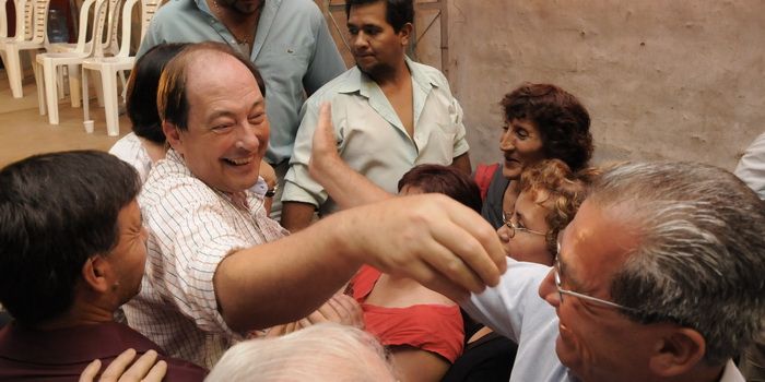 Sanz Don Bosco saludando
