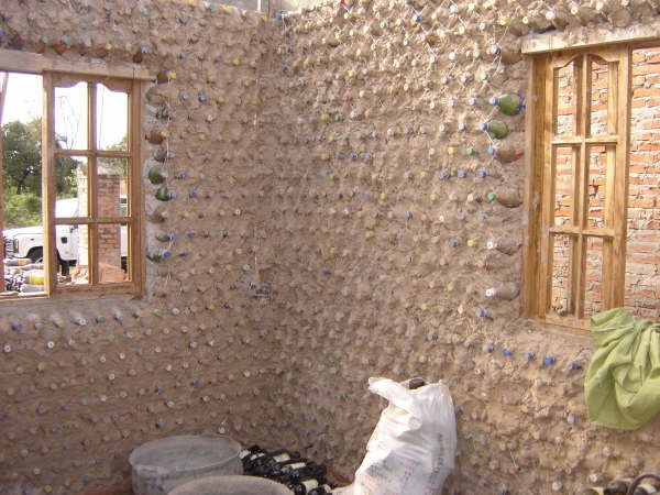 Casa botellas barro