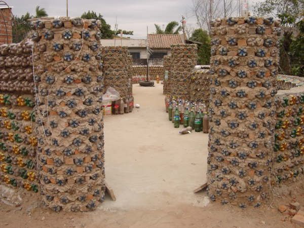 Botellas casa pared