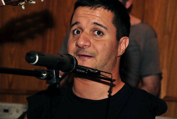 Pancho Chévez en Nina Bar 7 para int