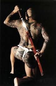 Tatuado con sable interior