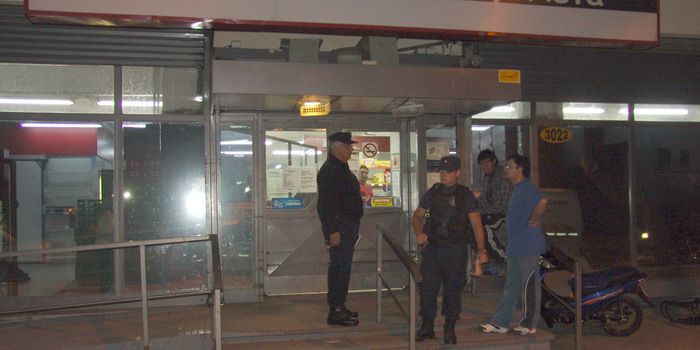 Asalto mayorista atomo INTERIOR