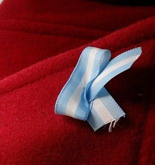 Escarapela-fondo rojo