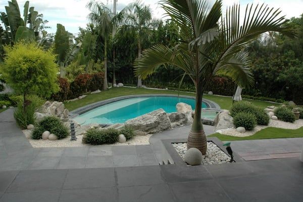 Pool_with_garden_lights