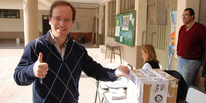 Carlos Aguinaga internas PD votando - Nota