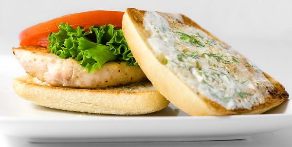 Chicken-sandwich-yogurt-dill-sauce-1