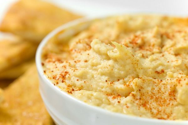 Roasted-garlic-hummus