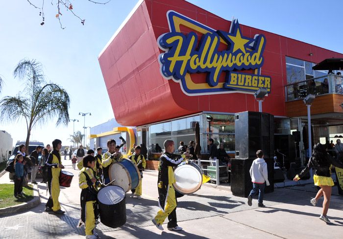 Hollywood Burger sociales sábado 1 para int