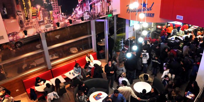 Hollywood Burger sociales sábado 10