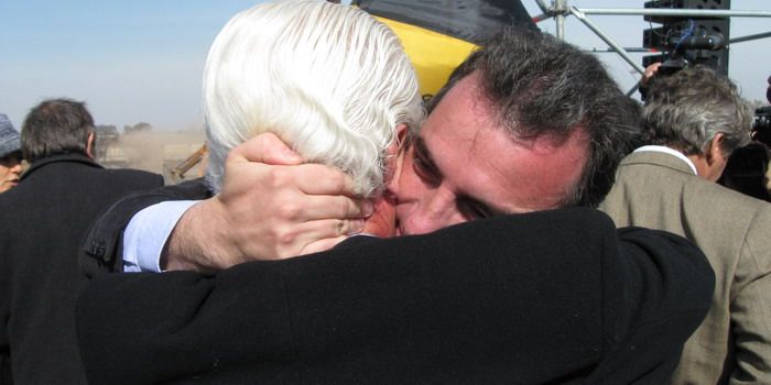 Pasip mario lingua fundido abrazo paco pérez N