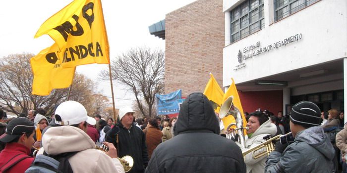Mup esperando a boudou N