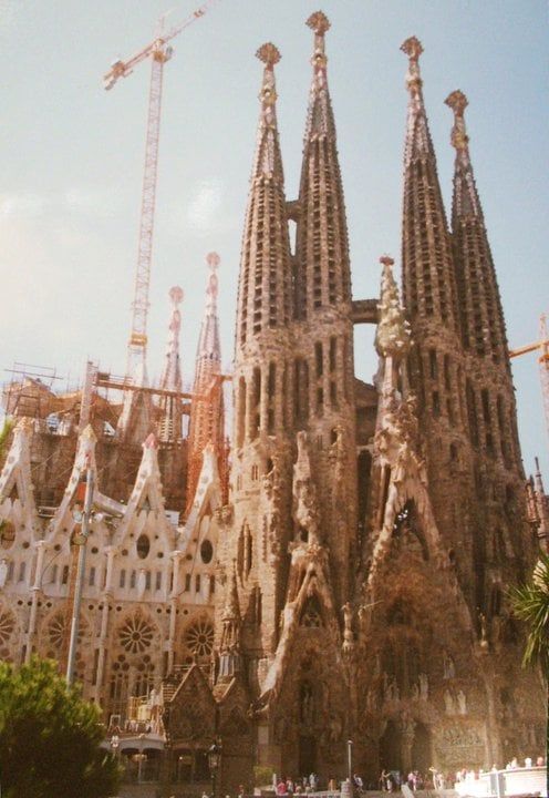 La catedral de la sagrada familia, de gaudi, simbolo de barcelona