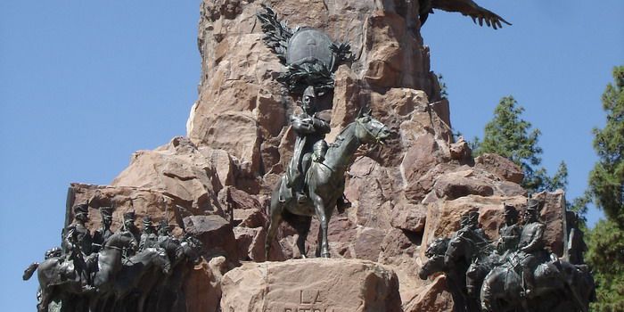 Mendoza_-_Cerro_de_la_Gloria_-_Monumento_2N
