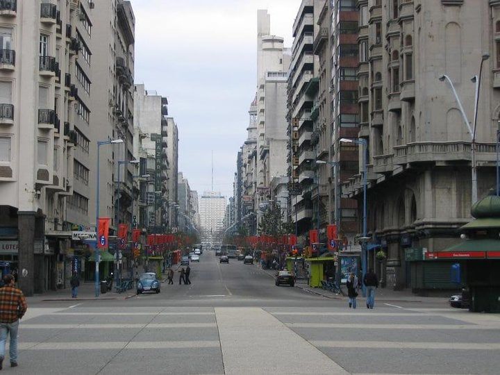 Avenida 18 de julio, calle principal de montevideo