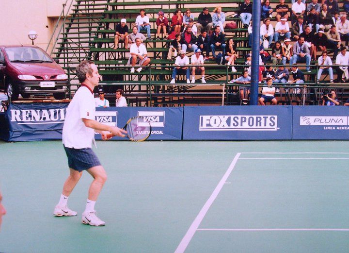 John mcenroe en la cancha del hotel conrad