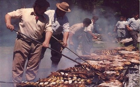 ASADORES-HACIENDO-ASADO