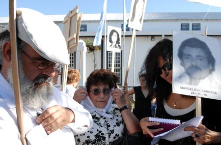 Familiares-desaparecidos-Fernando Rule-Visita Mendoza-INTERIOR