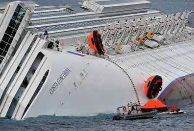 Costa concordia naufragio barco italia P
