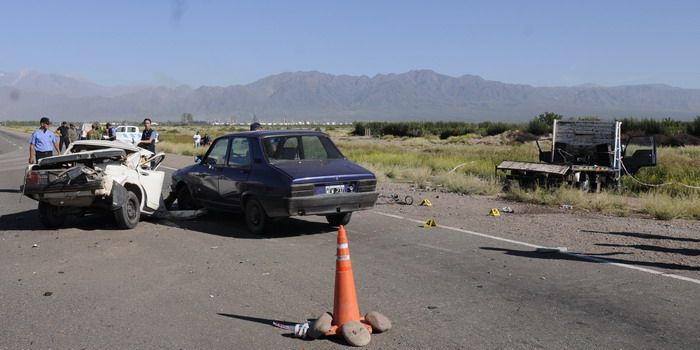 Choque frontal ruta 7 destilería - Nota