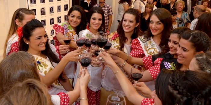 Reinas de la Vendimia en Turismo - NOTA1