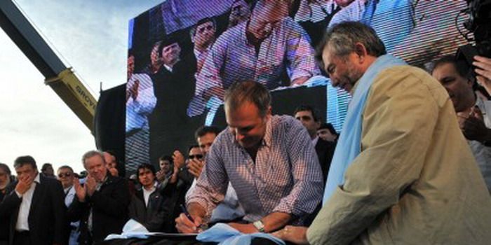 Martín Buzzi, Chubut, y Daniel Peralta, gobernador de Santa Cruz quita concesiones YPF N