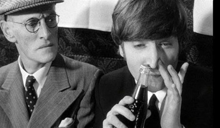 Lennon John sniffing coke