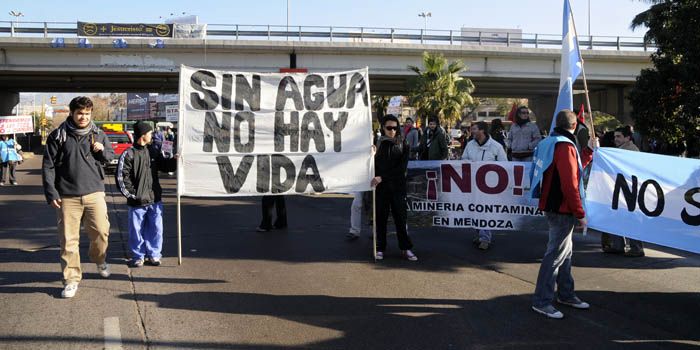 Marcha-contra-minería-NOTA (2)